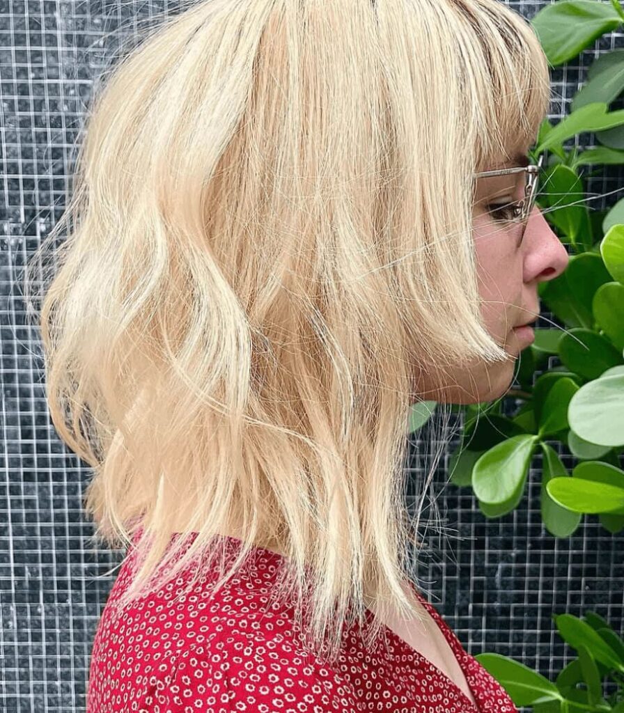 hime cut with blonde hair