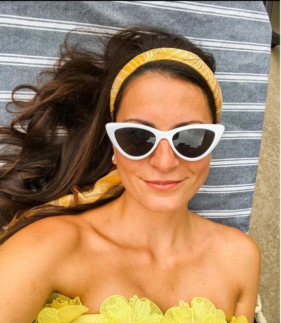 Sunglasses for round face and flat nose