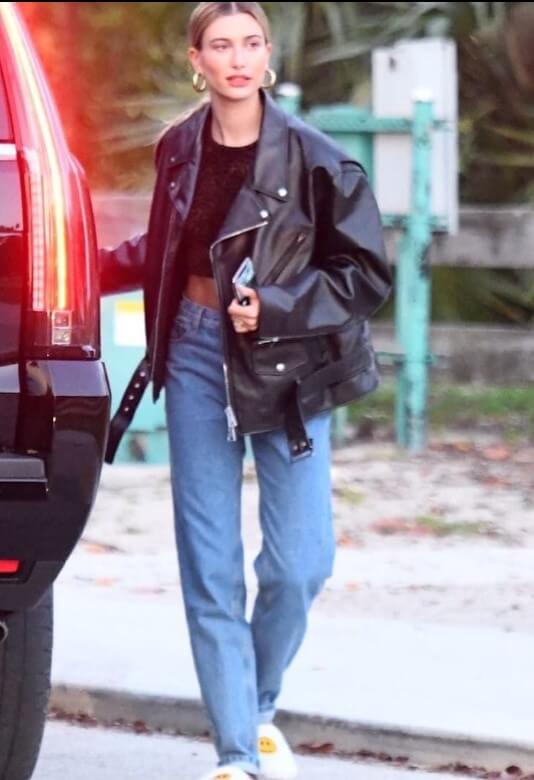 tops to wear with mom jeans