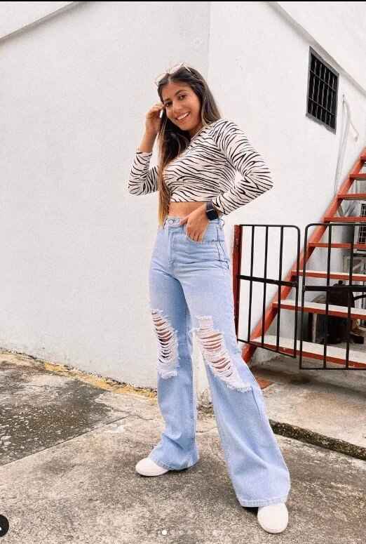 tops to wear with mom jeans