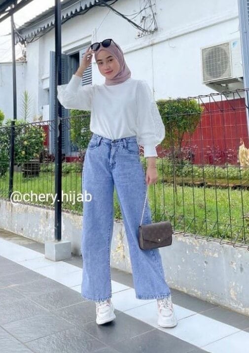 what shoes to wear with mom jeans