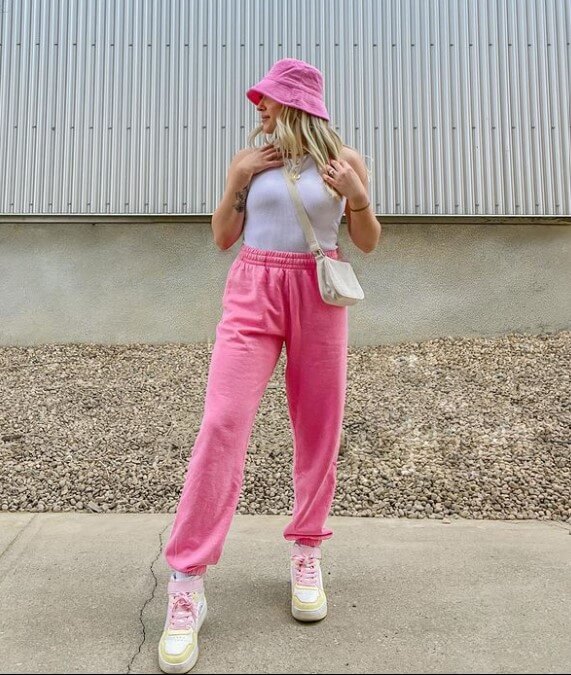 what to wear with grey sweatpants girl