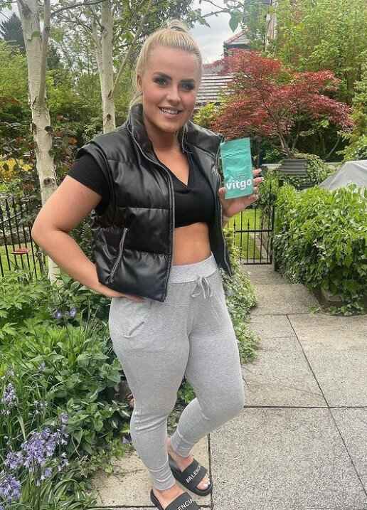 what to wear with light grey joggers womens