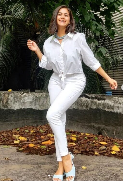 white jeans outfit ideas