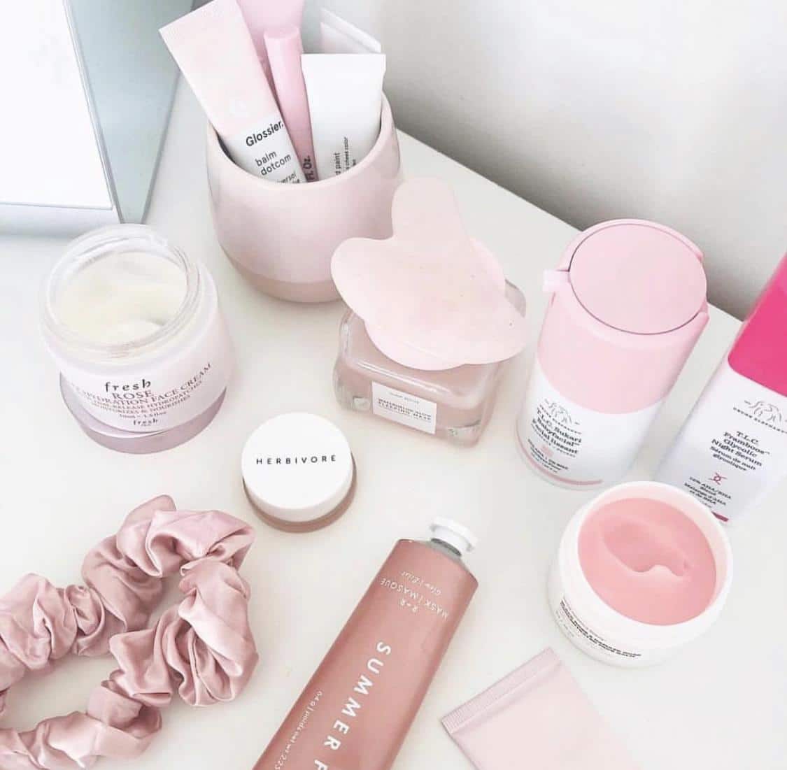 Skincare 101: How to use Gua Sha for double chin? 