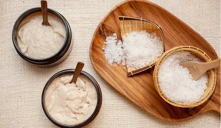 Exfoliating scrub for temporary hair dye removal