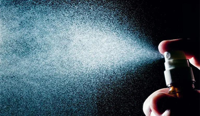 How to prevent hair color spray from rubbing off during application