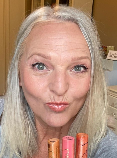 Diamond Blonde Straight Hair with Center Partition