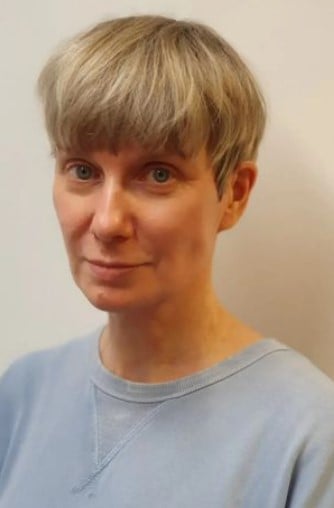 layered hairstyles for fine hair over 60