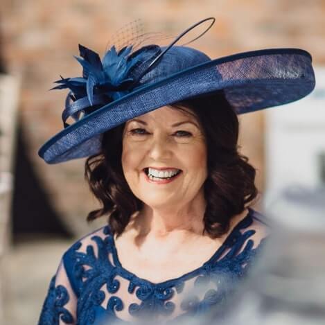 Mid Length Curls Hairstyle for Overweight Women