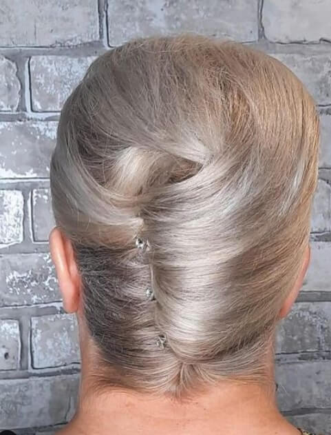 The French Twist Hairstyle for Overweight Women