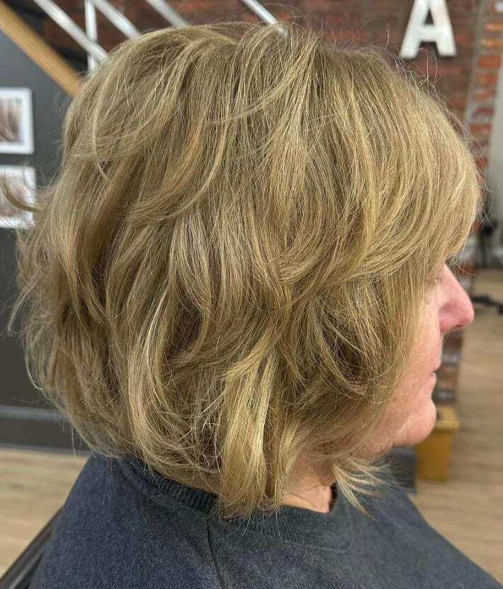 This image has an empty alt attribute; its file name is 1_Feathered-Shag-Haircut.jpg