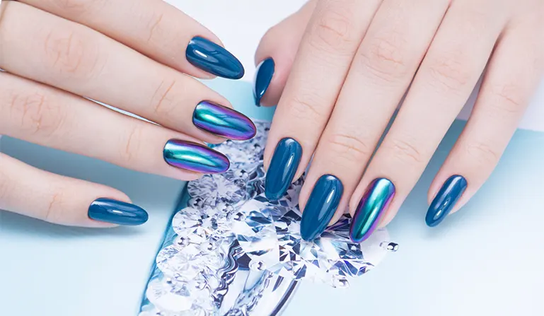 A Blue Color Chrome Nail Art