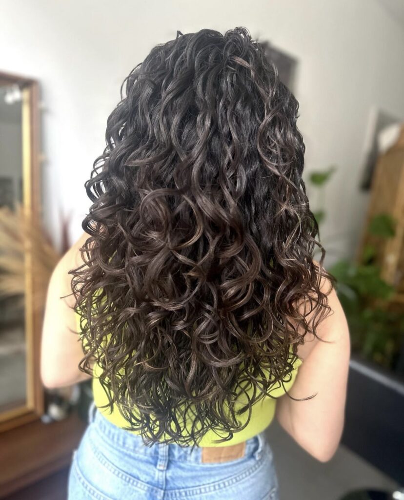 How to Tell if Someone has a Perm or Real Curls